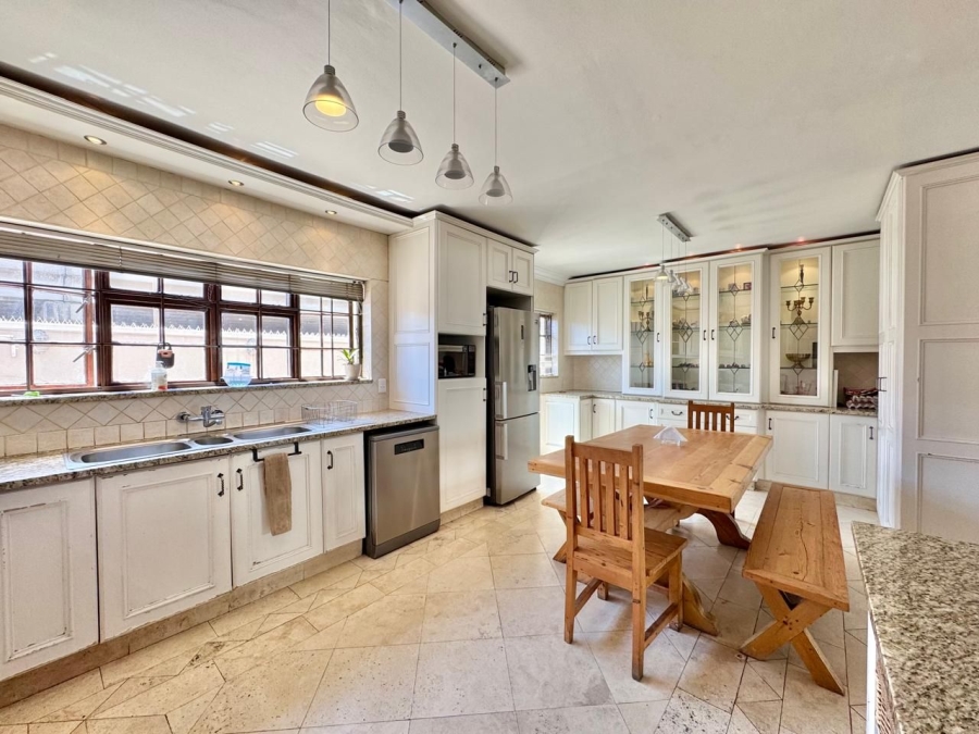 4 Bedroom Property for Sale in Zonnebloem Western Cape